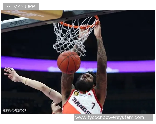 约翰-埃格伯努在CBA季后赛中展现出强大的统治力