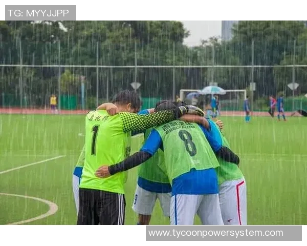 罗马队与克罗日队的激烈对决揭示足球战术的博弈与精彩瞬间