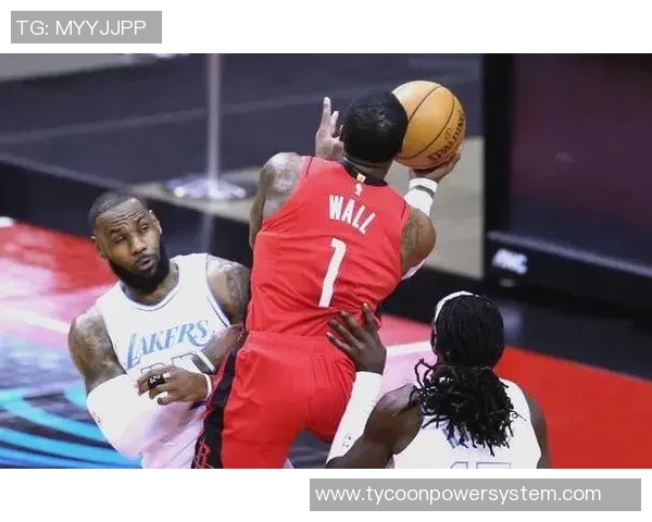 湖人对决火箭的精彩较量揭示了球队实力与战术的较大差异